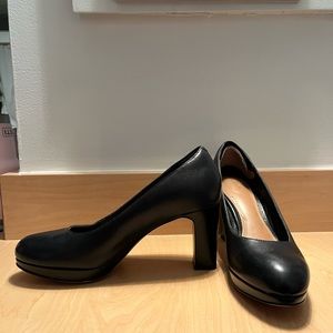 Clarks simple black heels